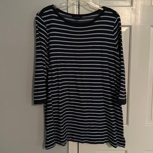 Lands End navy and light blue stripe women’s long sleeve top. Size XLP